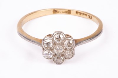 Lot 56 - A diamond flowerhead cluster ring