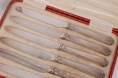 Lot 17 - Assorted silver and plated teaspoons and tea knives