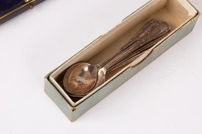 Lot 17 - Assorted silver and plated teaspoons and tea knives