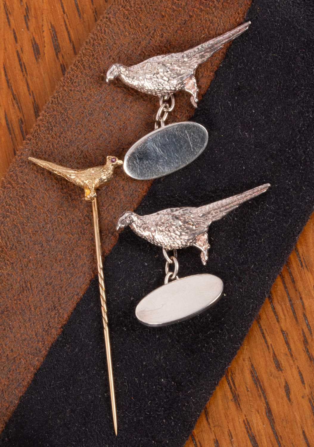 Lot 98 - A 9ct gold pheasant stickpin