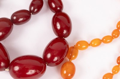 Lot 96 - A yellow amber necklace of graduated oval beads