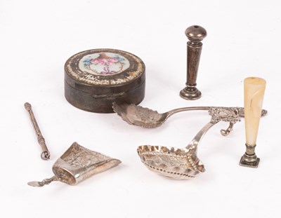 Lot 67 - A mixed lot of silver
