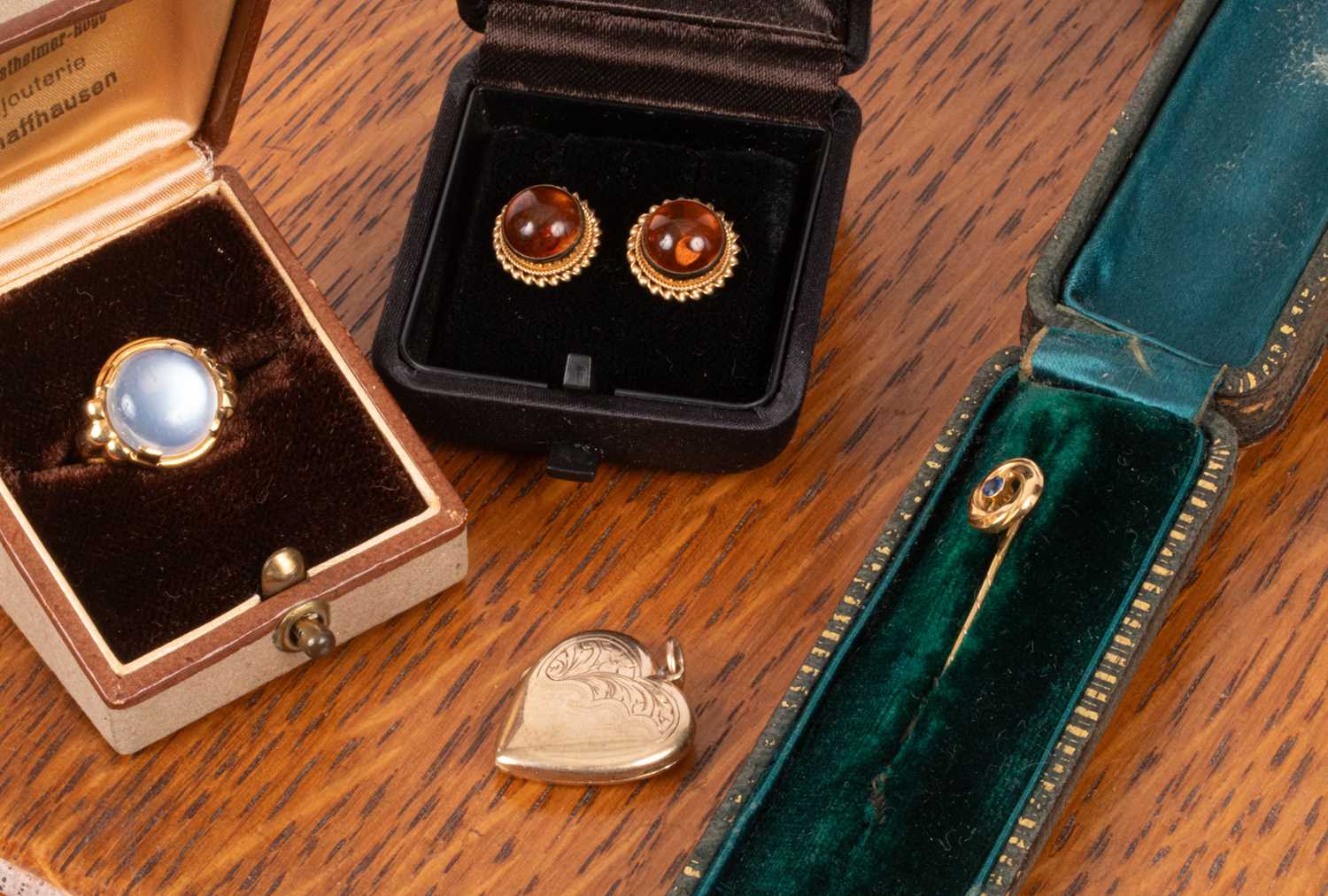 Lot 82 - A pair of 9ct gold and reconstituted amber stud earrings