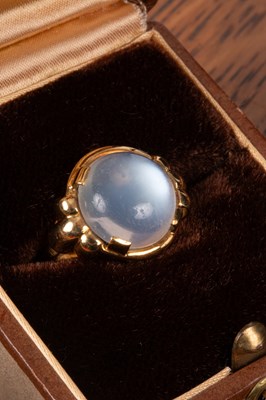 Lot 82 - A pair of 9ct gold and reconstituted amber stud earrings