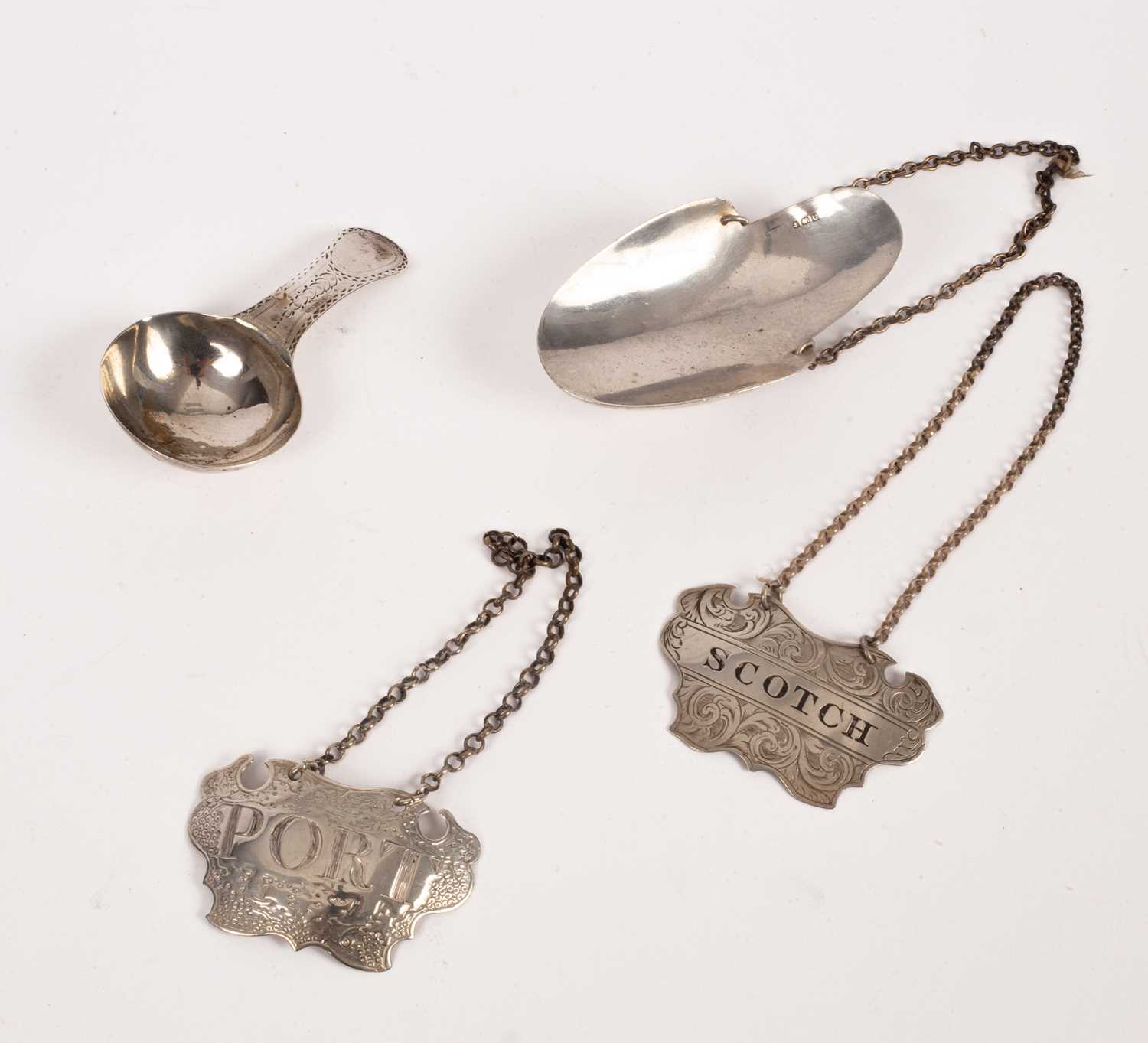 Lot 13 - A George III silver caddy spoon