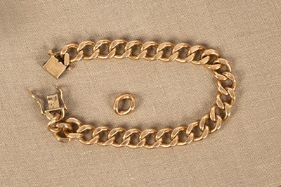 Lot 101 - An 18ct gold bracelet