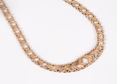 Lot 102 - A 9k gold necklace