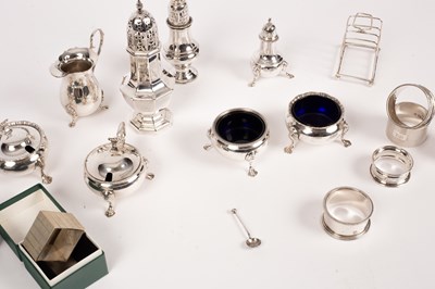 Lot 53 - A quantity of table silver