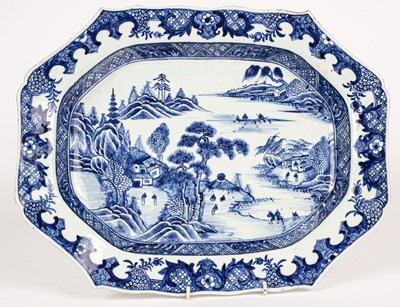 Lot 64 - A Chinese export blue and white meat plate