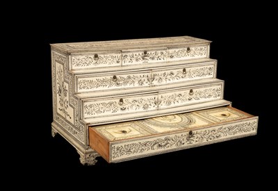 Lot 260 - An Anglo-Indian engraved ivory stepped four tier dressing stand