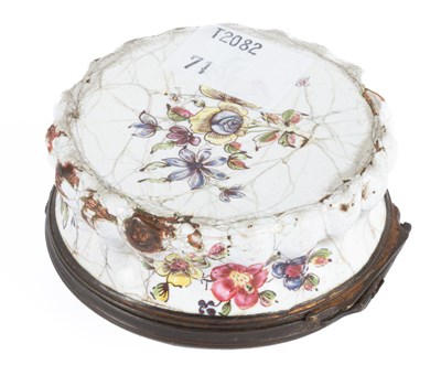 Lot 94 - A South Staffordshire enamel snuff box