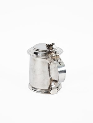 Lot 6 - A Queen Anne plain cylindrical silver tankard