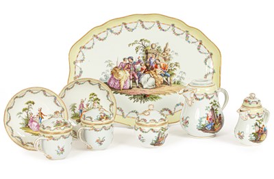 Lot 36 - A Dresden cabaret set