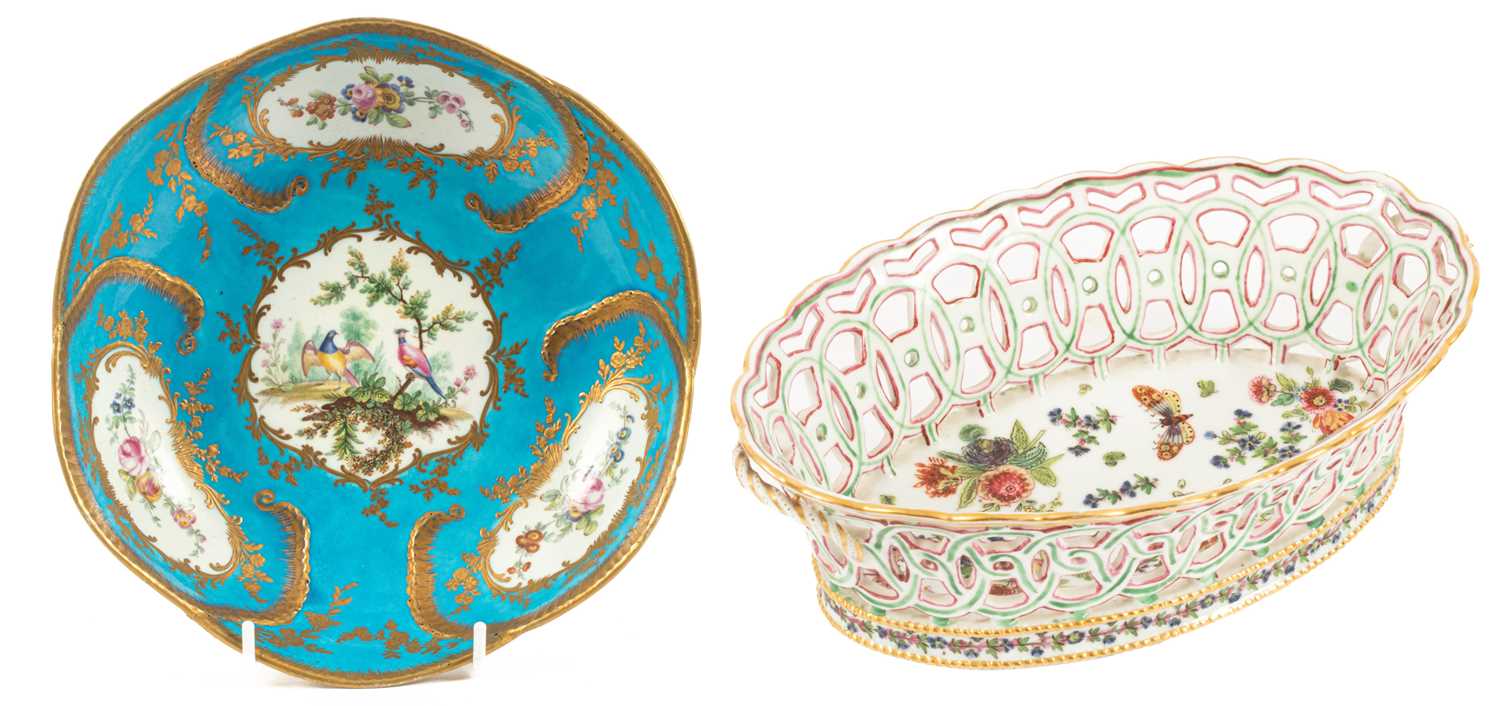 Lot 38 - A Sèvres style bowl