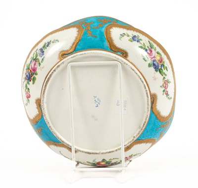 Lot 38 - A Sèvres style bowl