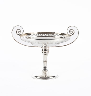 Lot 9 - An Edwardian two-handled silver tazza