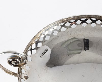 Lot 9 - An Edwardian two-handled silver tazza