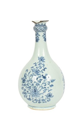 Lot 16 - A Chinese blue and white guglet
