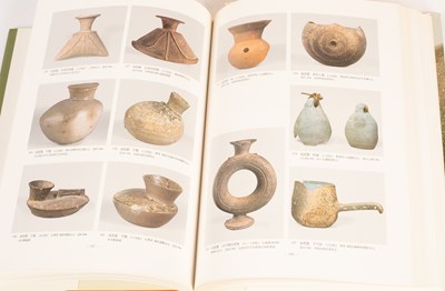 Lot 181 - 世界陶瓷全集 (The World Porcelain)