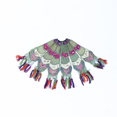 Lot 613 - A Chinese lady's wedding collar