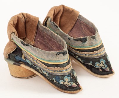 Lot 100 - A pair of Chinese lady's shoes for bound feet