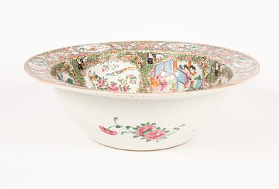 Lot 1 - A large Cantonese bowl