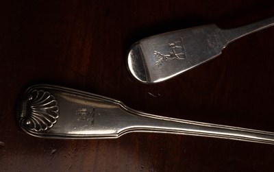 Lot 416 - A George III fiddle thread and shell pattern silver soup ladle