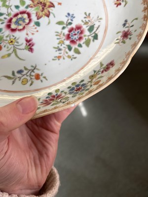 Lot 18 - A pair of Chinese famille rose shallow bowls