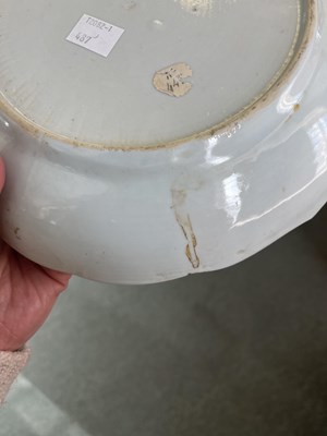 Lot 18 - A pair of Chinese famille rose shallow bowls