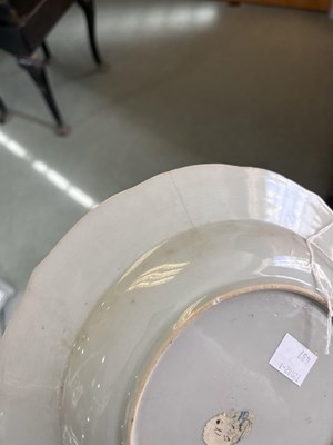 Lot 18 - A pair of Chinese famille rose shallow bowls