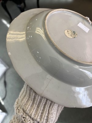 Lot 18 - A pair of Chinese famille rose shallow bowls