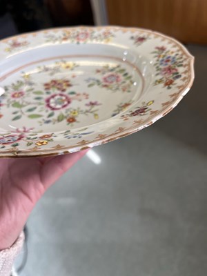 Lot 18 - A pair of Chinese famille rose shallow bowls