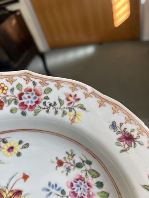 Lot 18 - A pair of Chinese famille rose shallow bowls