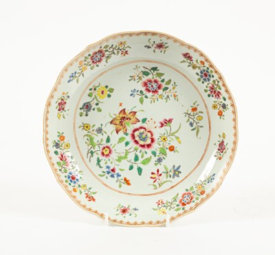 Lot 18 - A pair of Chinese famille rose shallow bowls