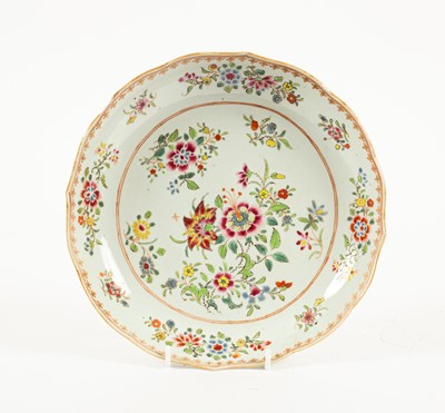 Lot 18 - A pair of Chinese famille rose shallow bowls