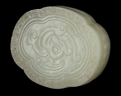 Lot 17 - A Chinese jade box and cover