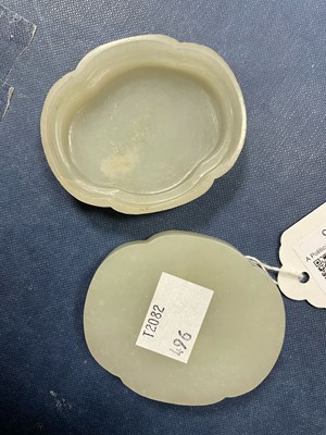 Lot 17 - A Chinese jade box and cover