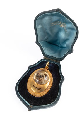 Lot 156 - A Victorian Essex crystal pendant locket