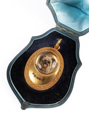 Lot 156 - A Victorian Essex crystal pendant locket