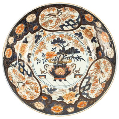 Lot 25 - A Japanese Imari charger