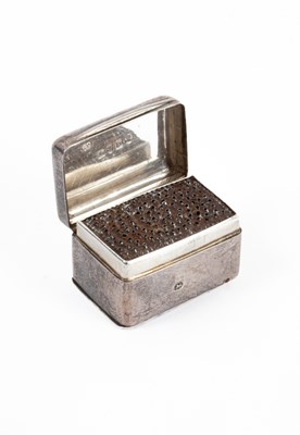 Lot 10 - A George III silver nutmeg grater