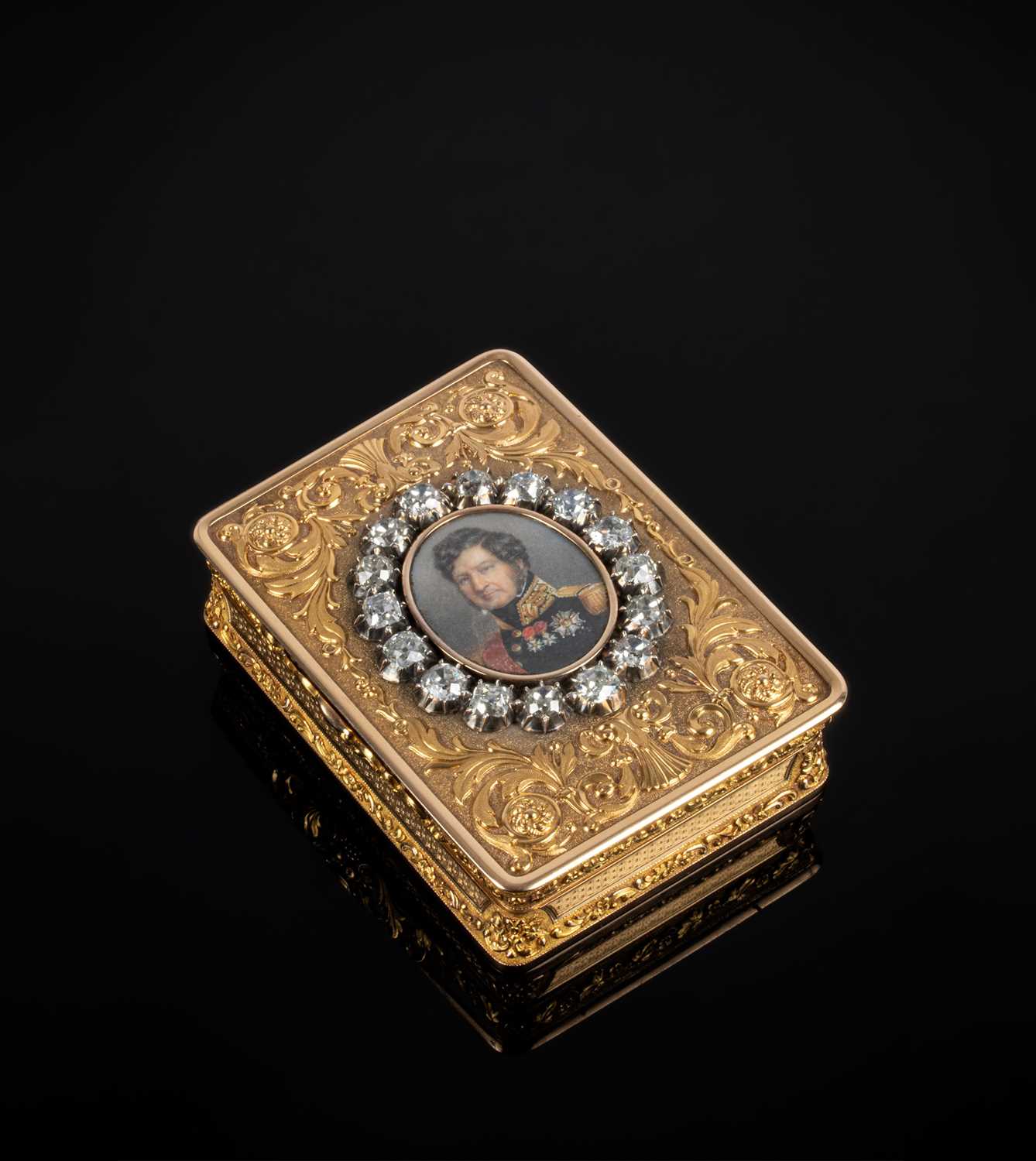 Lot 343 - Royal Interest: A French gold and diamond royal presentation portrait snuffbox