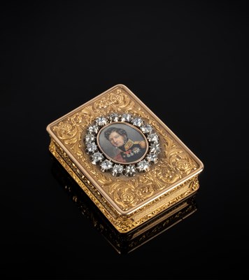 Lot 343 - Royal Interest: A French gold and diamond royal presentation portrait snuffbox