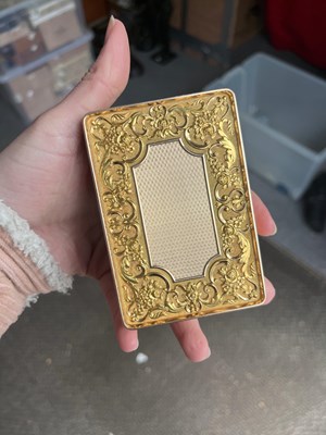 Lot 343 - Royal Interest: A French gold and diamond royal presentation portrait snuffbox