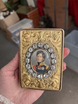 Lot 343 - Royal Interest: A French gold and diamond royal presentation portrait snuffbox