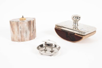 Lot 13 - A small Edwardian silver tea caddy