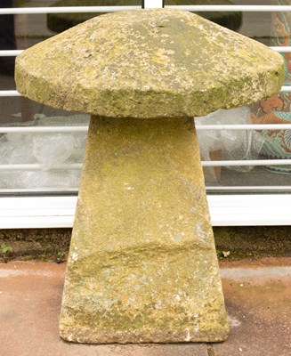 Lot 452 - A staddle stone
