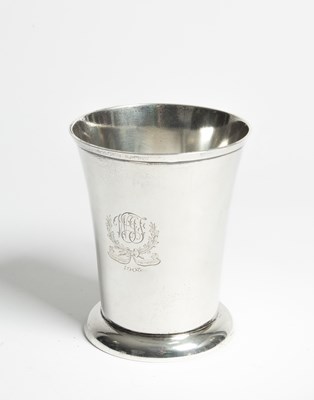 Lot 62 - An Edwardian silver pint mug