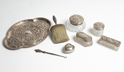 Lot 80 - A quantity of silver dressing table items