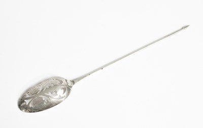 Lot 31 - A silver mote spoon